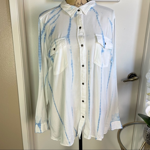 a.n.a Women's  Watercolor Blouse Plus Size 1X Top V Neck Long Sleeve Button Up - Picture 2 of 10